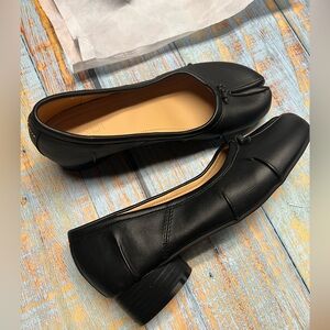 Split toe leather shoes